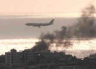 Repatriated Britons from Lebanon on UK government-chartered flight news-03102024-010230