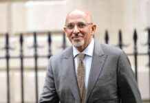 Former Chancellor Opens Up About Past as Football Hooligan: ‘I Sought Out Fights’ news-04102024-213804