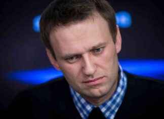 Navalny’s Diary Reveals Guards Slipping Sweets to Undermine Hunger Strike news-12102024-172953