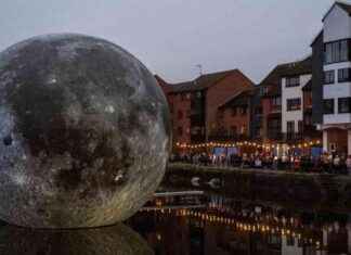 Giant Moon Replica Deflates in Extreme Weather at Bridgwater Event news-20102024-223720