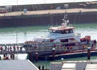 Boy, 10, Denied Phone Call to Mother After Channel Crossing news-21102024-164310