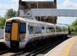 Two Trains Collide in Wales: Railway Line Closed for Investigation news-22102024-044624
