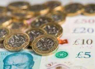 Romantic Brits Spending Big on Banking Services news-22102024-231548