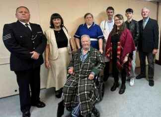 Festive Farce Show at Compass Theatre: A Hilarious Holiday Performance news-24102024-052657