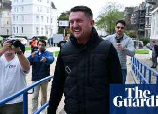 Tommy Robinson Charged Under Terrorism Act Ahead of London Far-Right March news-25102024-233726