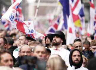 Arrests made during clashes at Tommy Robinson and anti-racism protests news-27102024-001101