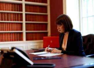 Budget 2021: Lowest Paid Workers to Receive Inflation-Busting Pay Rise news-29102024-124230