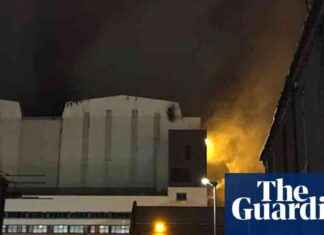 Fire at Barrow-in-Furness Shipyard Injures Two: Investigation Underway news-30102024-122226