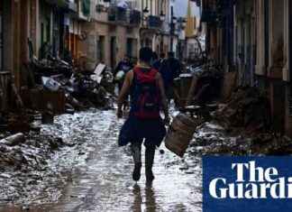 SEO Title: Spain Floods: Searchers Scour Car Parks and Malls Amid Rising Death Toll news-04112024-172155