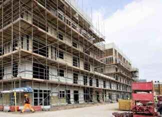 Topping-out Ceremony Marks Progress Towards New Hayes Council Homes news-18112024-183430