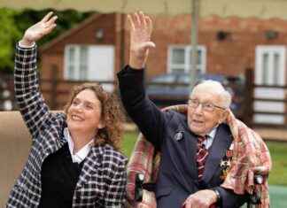 How Captain Tom’s Family Profited £1m from Charity Link: Report Discovery news-21112024-063715