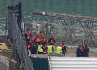 French Mayors Slam UK for Ignoring Channel Migrant Crossings news-22112024-204308