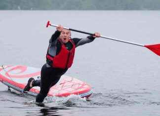 Christmas Number 1 Battle: Ed Davey vs. Mariah Carey news-28112024-045156