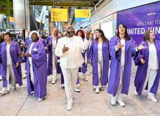 Heathrow Christmas Visitors Welcomed by Choir Performance heathrow-christmas-visitors-welcomed-by-choir-performance
