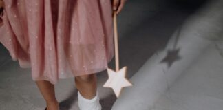 Cast of Amandaland: Who Are The Stars Behind This Hit Series?